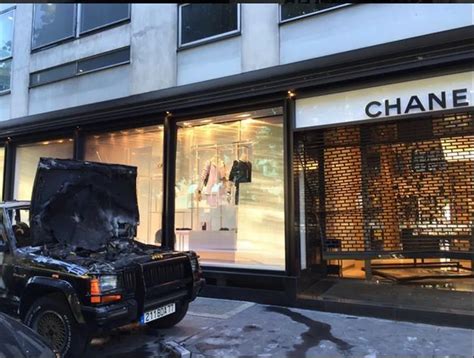 boutique chanel braquage|Paris : une boutique de luxe Chanel braquée à la voiture.